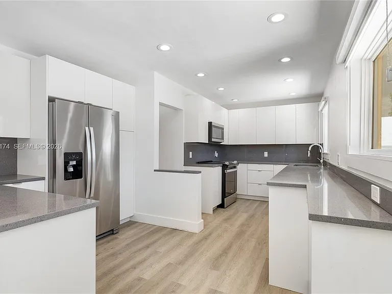 330 Coconut Isle Dr — Photo 14
