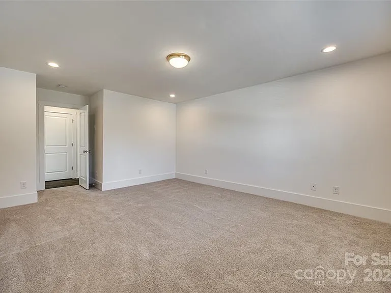 1237 Eastway Dr — Photo 30
