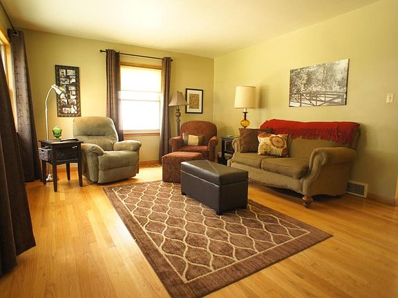 Spacious Living Room with HWFs
