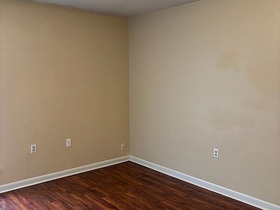 3rd image of 612 Carnathan Ct