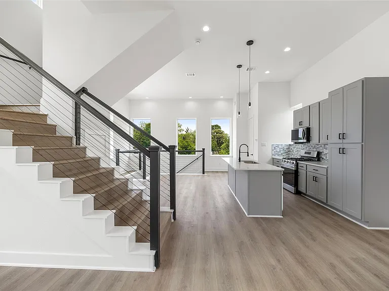 947 Green Meadow Ln #B — Photo 6