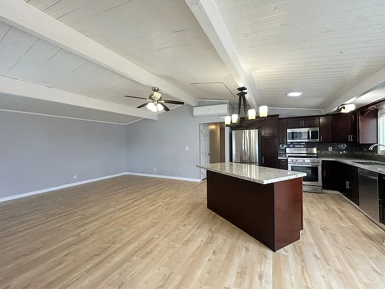 948 Barbra Ln — Photo 10