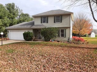 104 Windward Ln, Rochelle, IL 61068