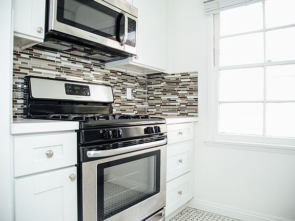 5th image of 2318 6th St #521-3