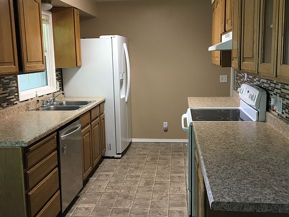 3rd image of 625 E 15th St