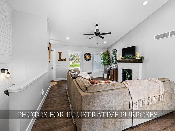 4th image of 801 Cavanaugh Dr