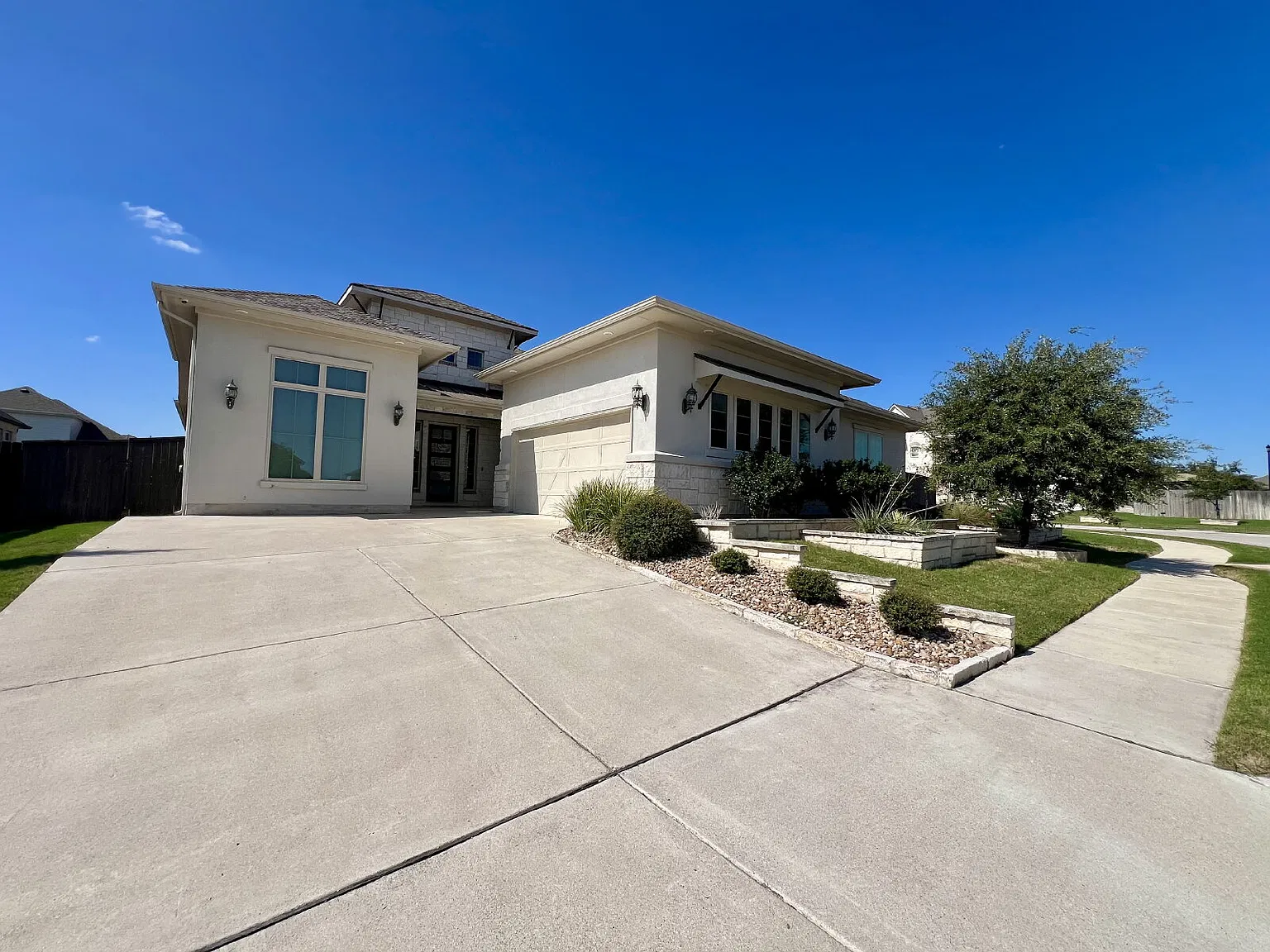 4 bed, 3.5 bath, 3424 sqft, $4,000 — Photo 3