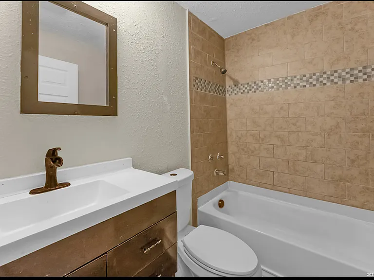 146 Fairview Ave #1 — Photo 6