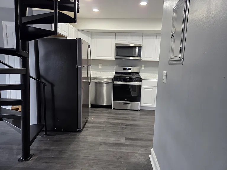 136 Fulton Ave — Photo 9