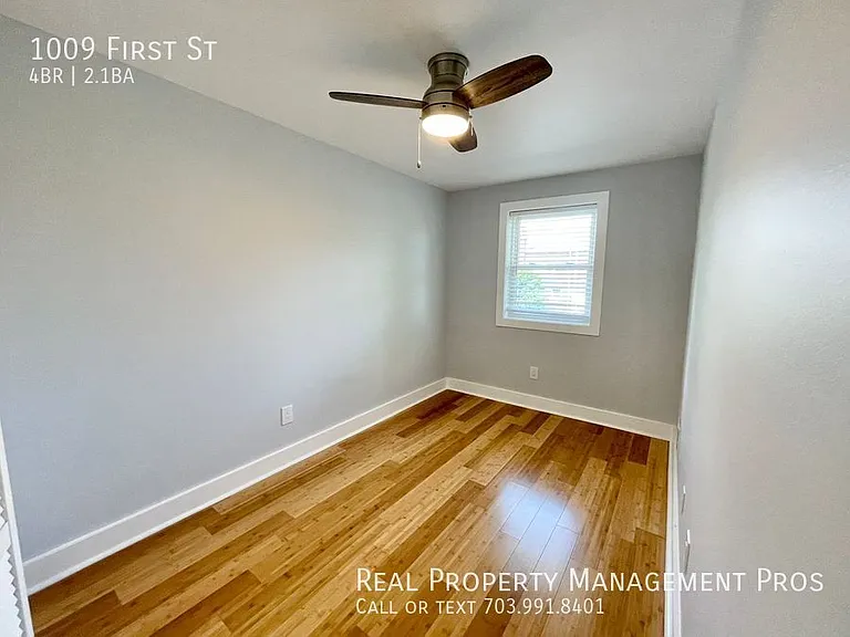 1009 1st St — Photo 24