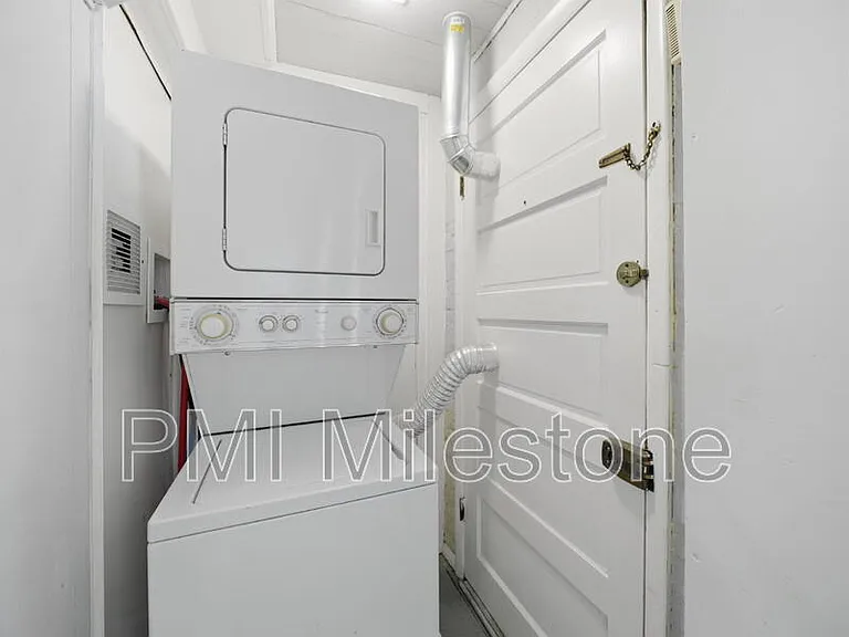 323 N Potomac St #1 — Photo 8