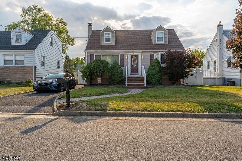 1st image of 34 Harper St