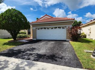 924 Falling Water Rd, Fort Lauderdale, FL 33326