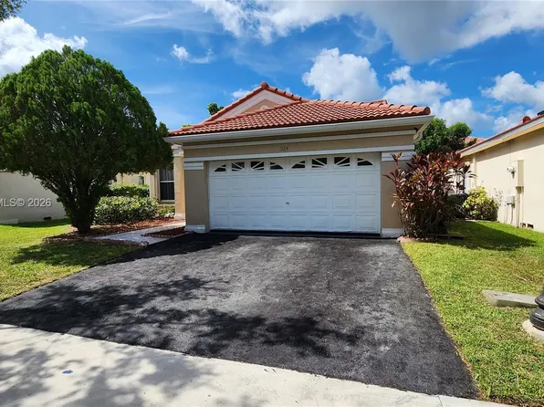 924 Falling Water Rd, Fort Lauderdale, FL 33326