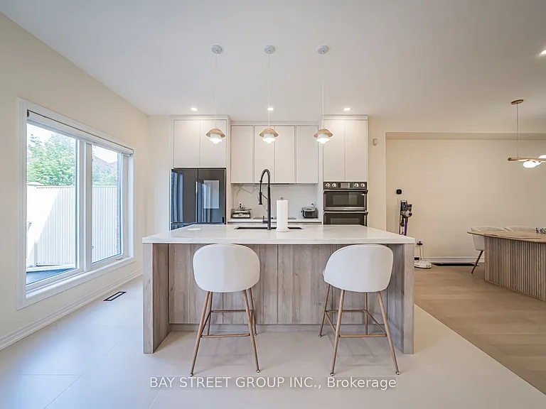 16 Dahlia Rd — Photo 7