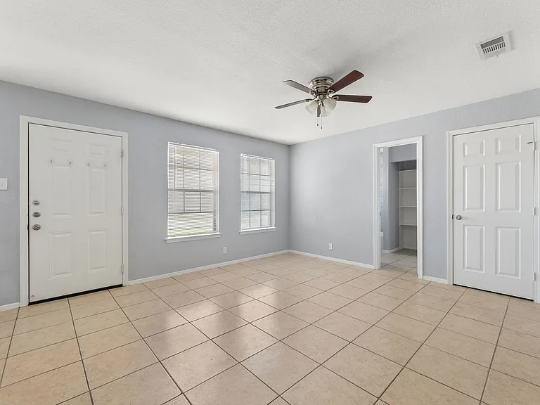 3802 Foust Trl — Photo 4