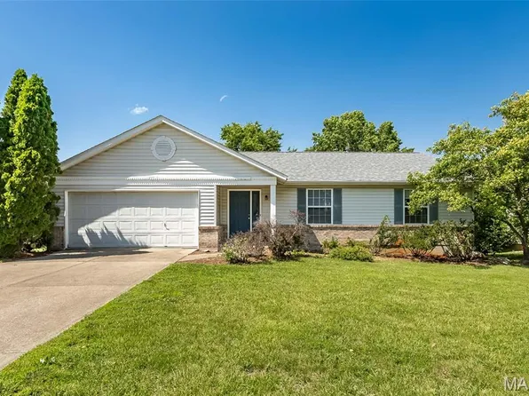 216 Maple Point Dr, Saint Charles, MO 63304