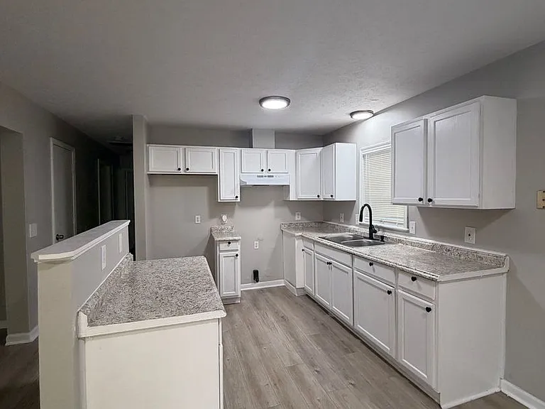 2410 Adams St — Photo 11