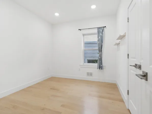 131 Zabriskie Street image 20 of 44