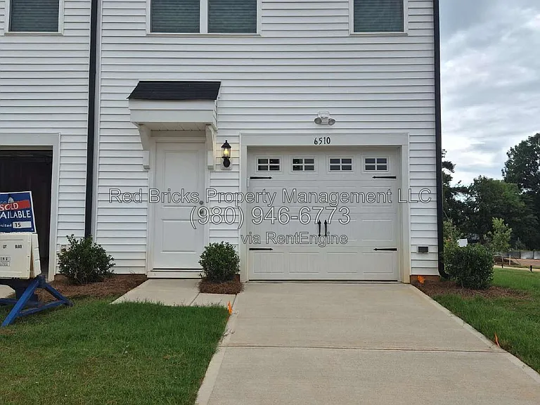 6510 Harlech St — Photo 15