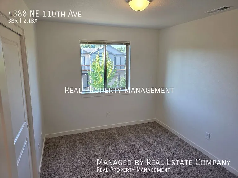 4388 NE 110th Ave — Photo 18