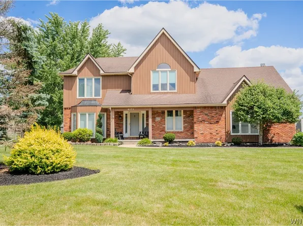 6171 Meadow Lakes Dr, East Amherst, NY 14051