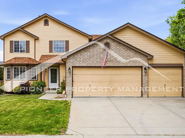 2309 Flagstaff Dr — Photo 1