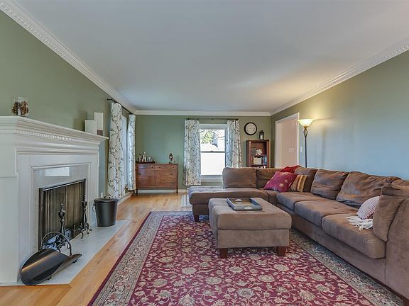 3rd image of 1116 E Oakside St