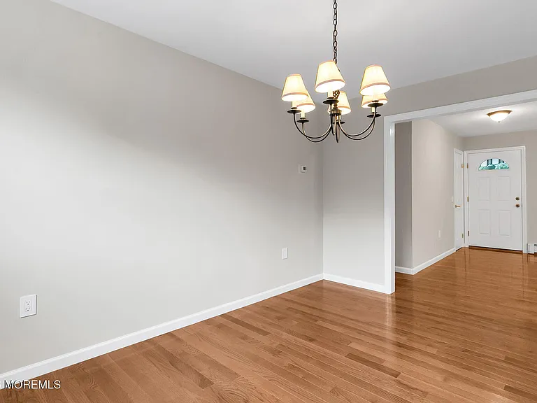 453 Milton Ave — Photo 10