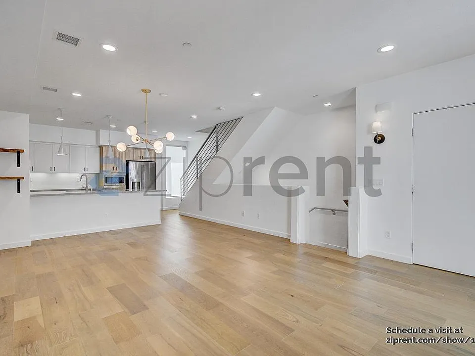 1240 1/2 Gordon St