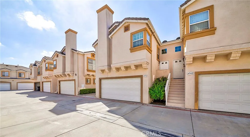 2 bed, 1006 sqft, $3,000 — Photo 1