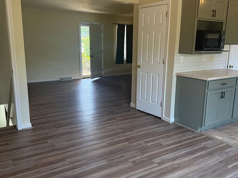 403 Cindy Dr — Photo 5