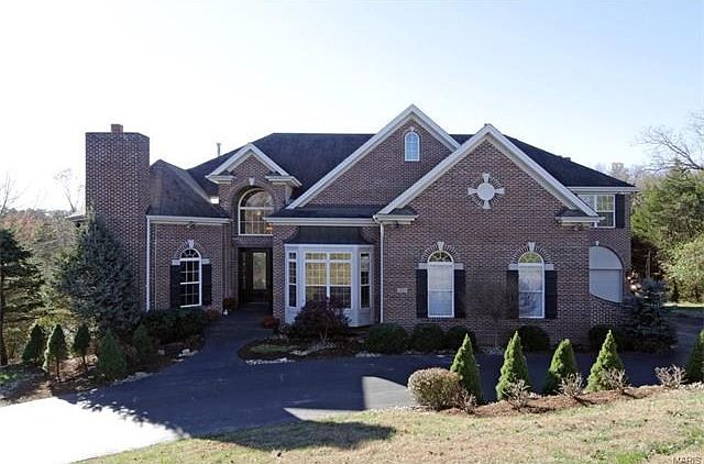 Spectacular architecture, complete with circle driveway