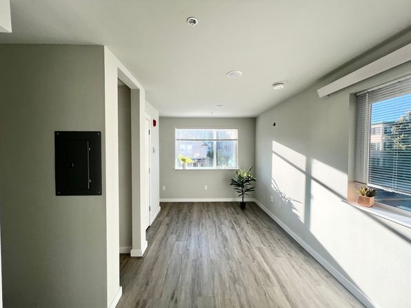 5006 15th Ave NE #403