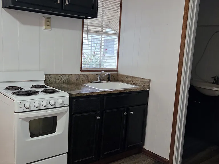 607 Crestland Ave #B — Photo 4