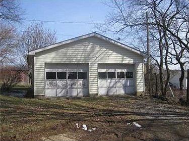 2nd image of 111 Crocus Ln