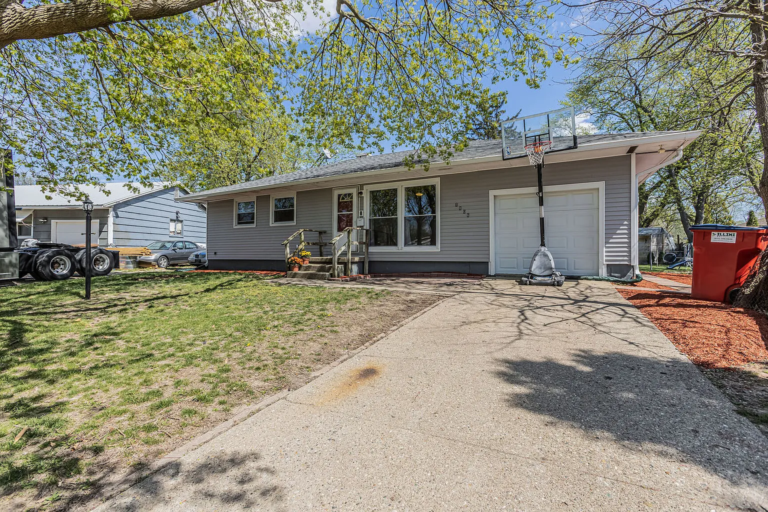 1806 Diana Ave photo 1