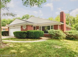 11841 Curwood Dr, Grand Blanc, MI 48439