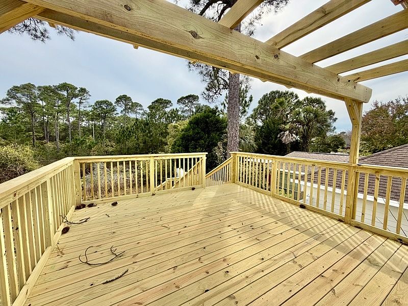 1st image of 81 Lake Front Dr