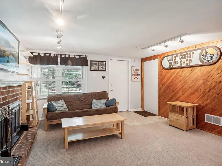 323 Penwyllt Ct — Photo 10