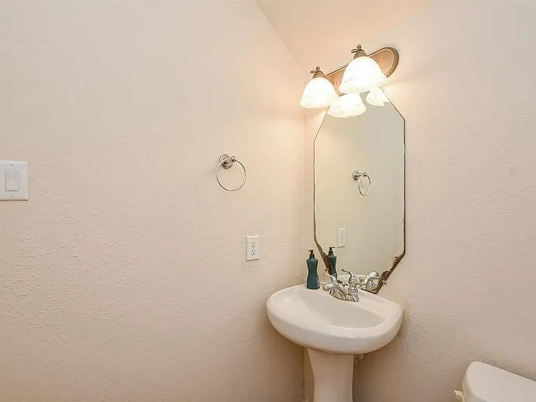 3206 Holly Crossing Dr — Photo 5