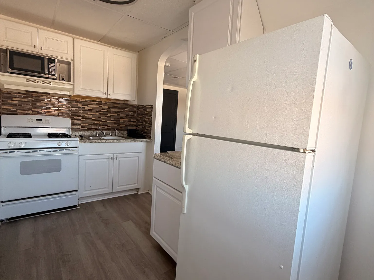 1 bed, 650 sqft, $1,100 — Photo 4