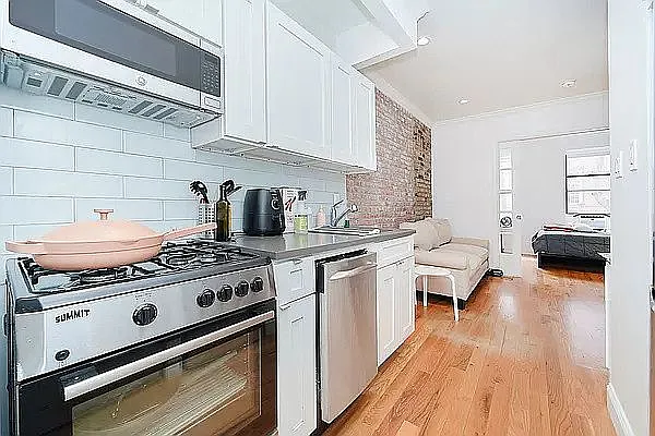 Rented by Living New York | media 13