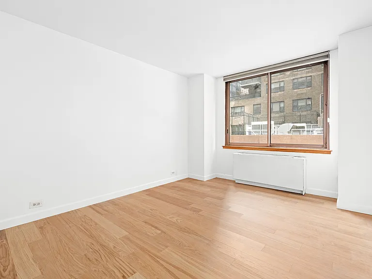 235 E 40th St #2A — Photo 7