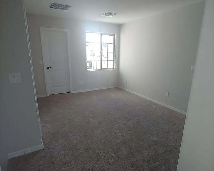 8746 W Solano Dr — Photo 7