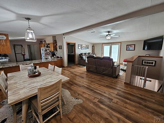 2nd image of 460 E 4th Ave