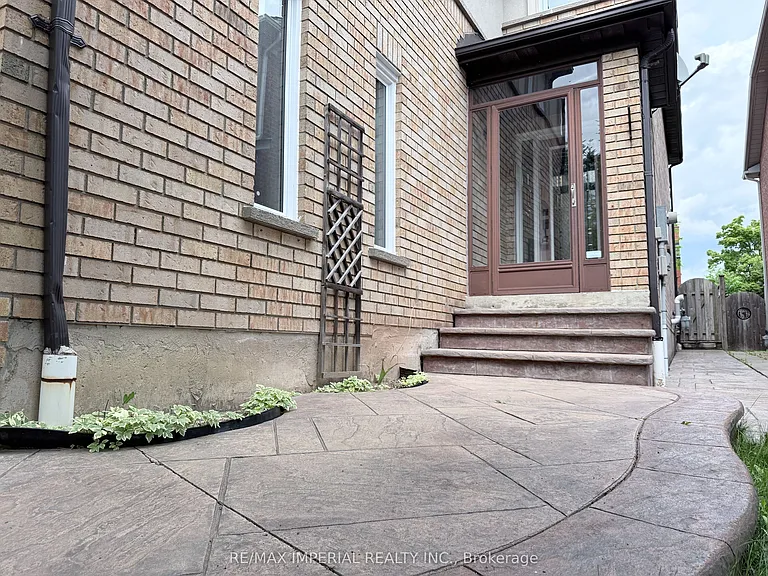 5735 Tayside Cres — Photo 5