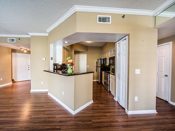 5th image of 3135 NE 184th St APT 2302