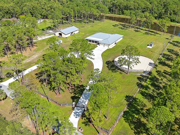 13006 Arrowwood Dr, Palm Beach Gardens, FL 33418