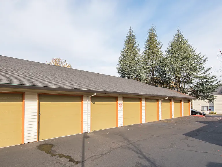 Willow Creek Apartments — Photo 6